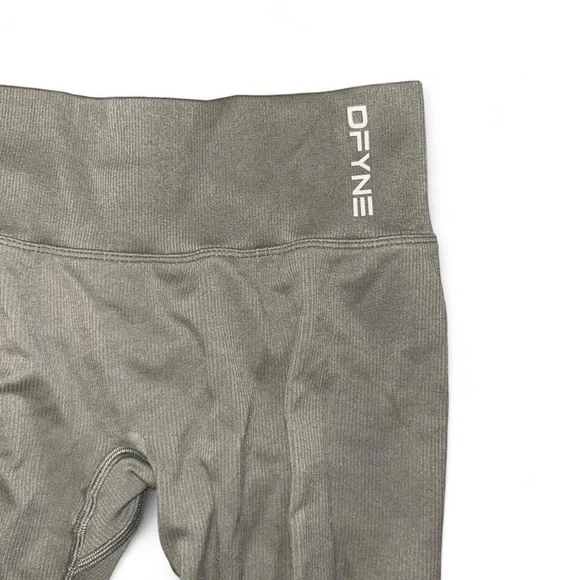 DFYNE 
Contour Seamless Leggings in grey
Size small - Picture 2 of 6